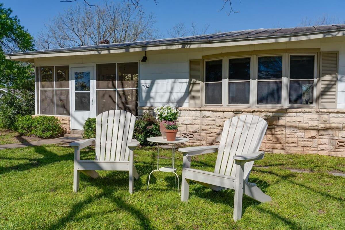 Vintage Veranda - Ping Pong Table & More Fredericksburg Exterior foto